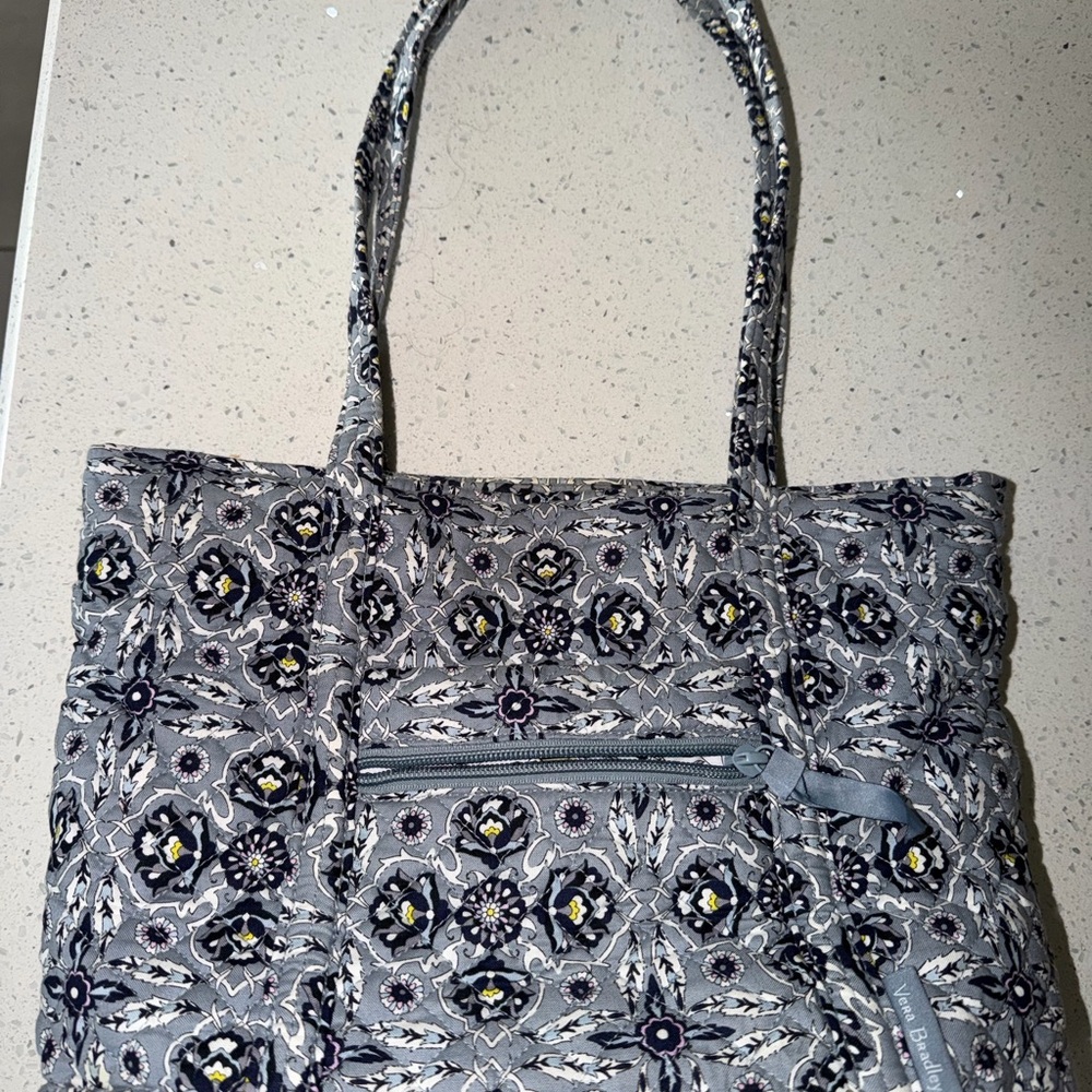 Like new Vera Bradley shoulder bag